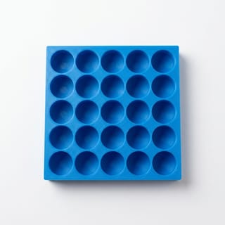 Organizér na vialky 16 mm - 5×5, 25 pozic – pohled shora na rozložení pozic 3D tištěného organizéru.