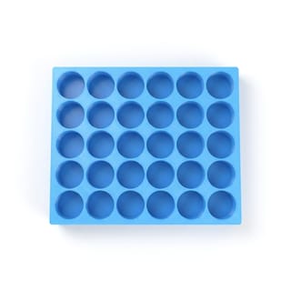 Organizér na vialky 16 mm - 5×6, 30 pozic – pohled shora na rozložení pozic 3D tištěného organizéru.
