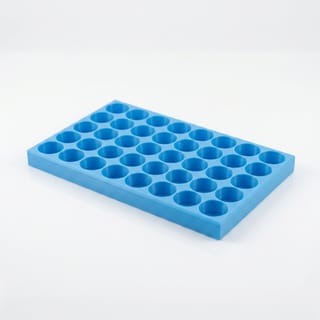 Organizér na vialky 16 mm - 5×8, 40 pozic – prázdný modrý 3D tištěný organizér na bílém pozadí, pohled zešikma.