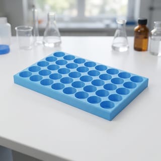 Organizér na vialky 16 mm - 5×8, 40 pozic – modrý 3D tištěný organizér na laboratorním stole.