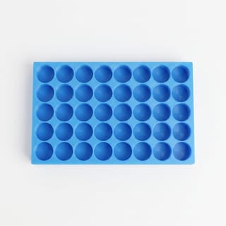 Organizér na vialky 16 mm - 5×8, 40 pozic – pohled shora na rozložení pozic 3D tištěného organizéru.