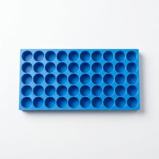 Organizér na vialky 16 mm - 5×10, 50 pozic – pohled shora na rozložení pozic 3D tištěného organizéru.