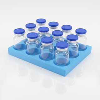 Organizér na vialky 25 mm - 3×4, 12 pozic – modrý 3D tištěný organizér se skleněnými vialkami, pohled zešikma.