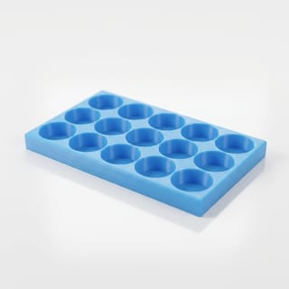 Organizér na vialky 25 mm - 3×5, 15 pozic – prázdný modrý 3D tištěný organizér na bílém pozadí, pohled zešikma.