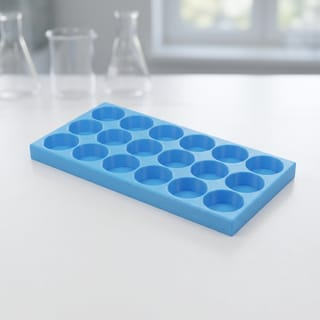 Organizér na vialky 25 mm - 3×6, 18 pozic – modrý 3D tištěný organizér na laboratorním stole.