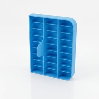 Organizér na cívky třídy M - 25 cívek – prázdný modrý 3D tištěný produkt na bílém pozadí.