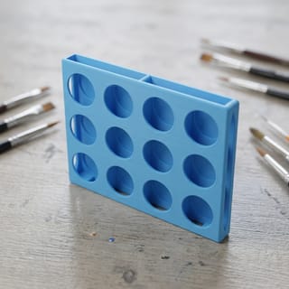Stojan na barvy pro čtvercové lahvičky - 10ml lahvičky – modrý 3D tištěný produkt v reálném prostředí.