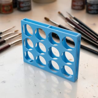 Stojan na barvy pro čtvercové lahvičky - 23ml lahvičky – modrý 3D tištěný produkt v reálném prostředí.