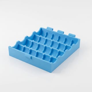 Organizér cívek Class 15 – prázdný modrý 3D tištěný produkt na bílém pozadí.